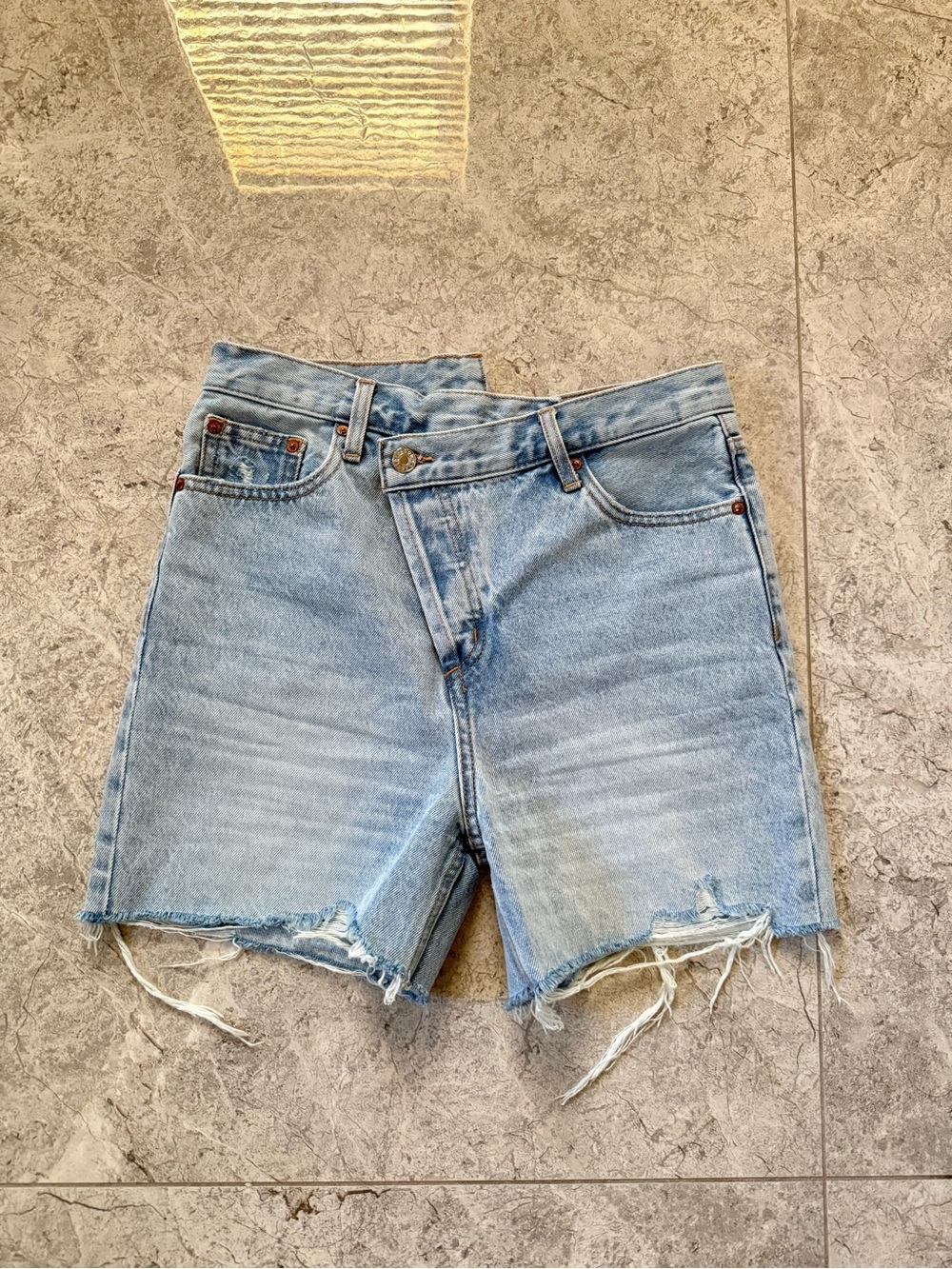 Agolde Light Wash Criss cross shorts size 27